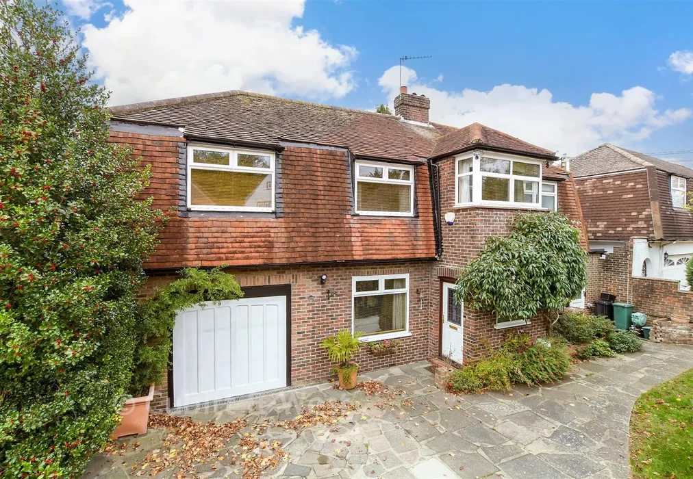 External (Web) - Green Curve, Banstead, Surrey - Wards of Kent