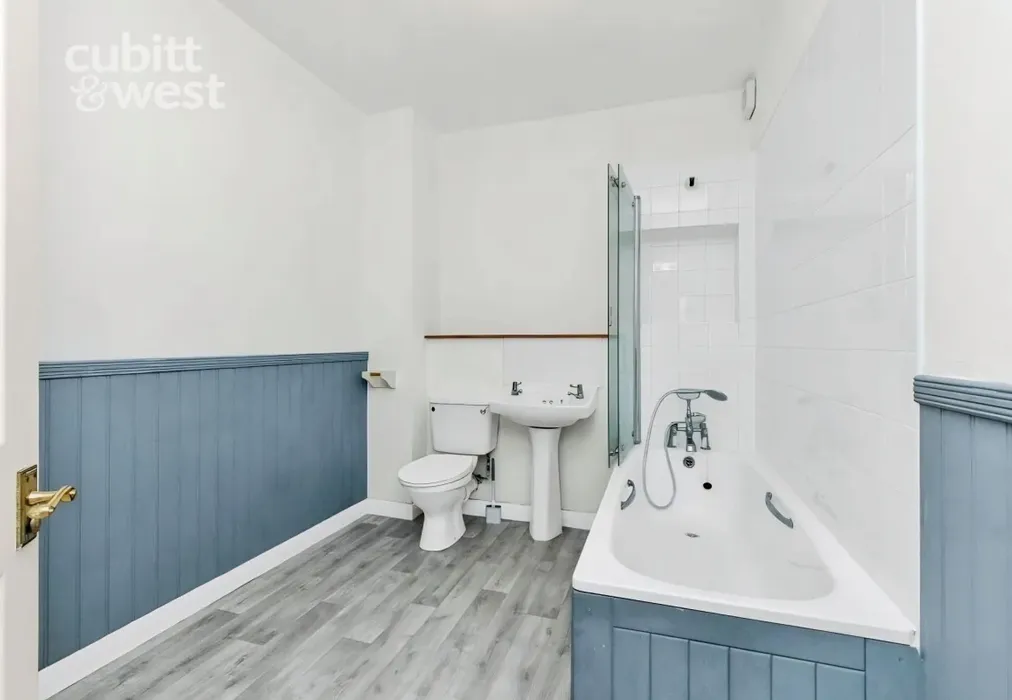 Bathroom - High Street, Nutley, TN22 - Wards of Kent