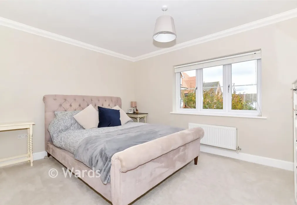 Bedroom 1 - Quindell Place, Kings Hill, West Malling, Kent - Wards of Kent