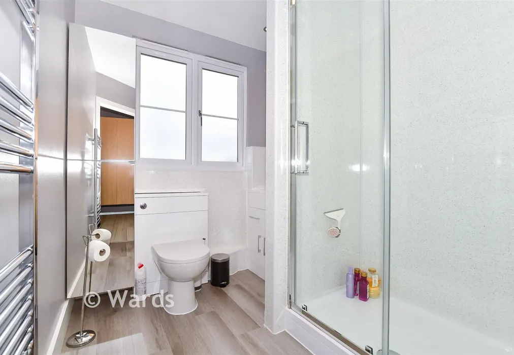 En-Suite Shower Room - Quindell Place, Kings Hill, West Malling, Kent - Wards of Kent