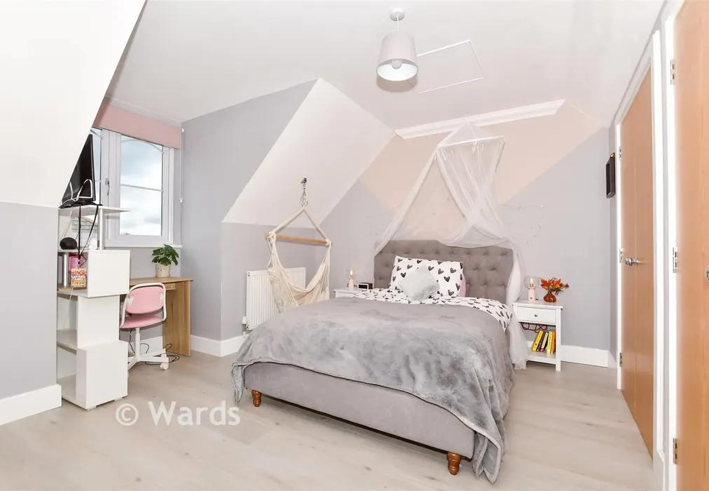 Bedroom 4 - Quindell Place, Kings Hill, West Malling, Kent - Wards of Kent