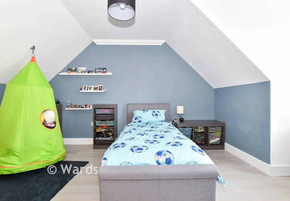 Bedroom 5 - Quindell Place, Kings Hill, West Malling, Kent - Wards of Kent