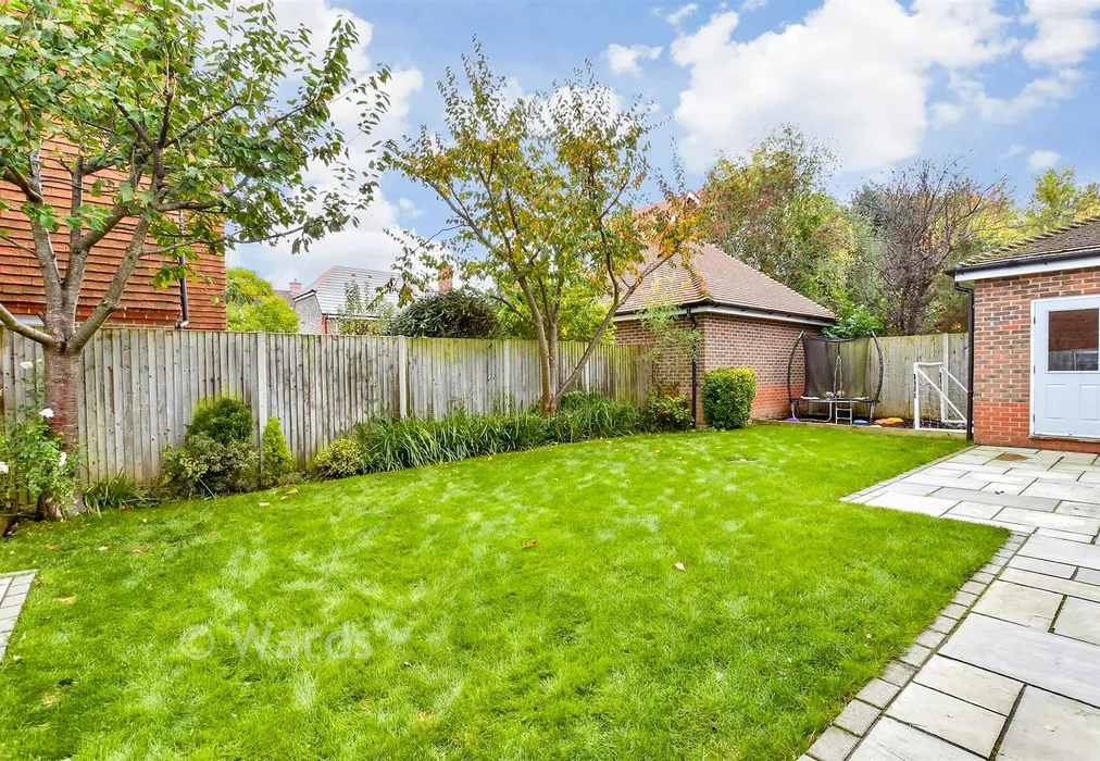 Rear Garden - Quindell Place, Kings Hill, West Malling, Kent - Wards of Kent