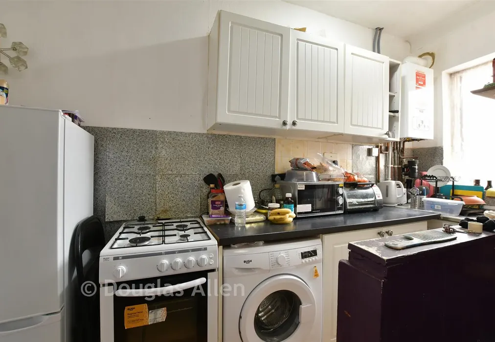 Kitchen - Seymour Gardens, Ilford, Essex - Wards of Kent
