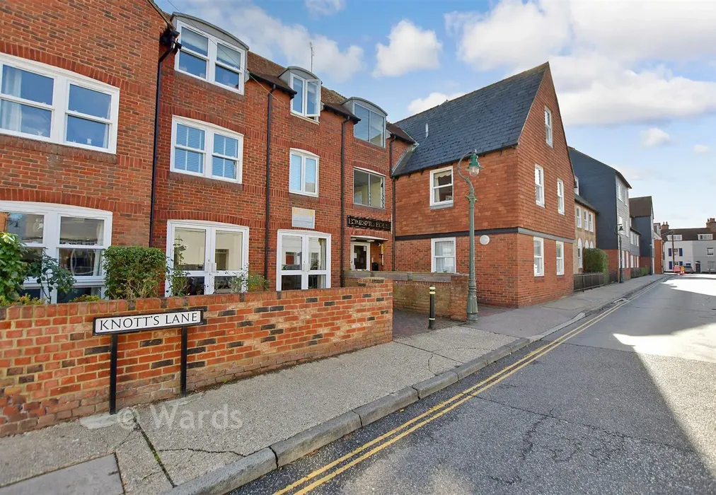 Bedroom - Knotts Lane, Canterbury, Kent - Wards of Kent