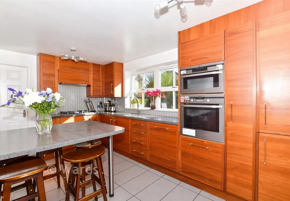 Kitchen - Anson Avenue, West Malling, Kent - Wards of Kent