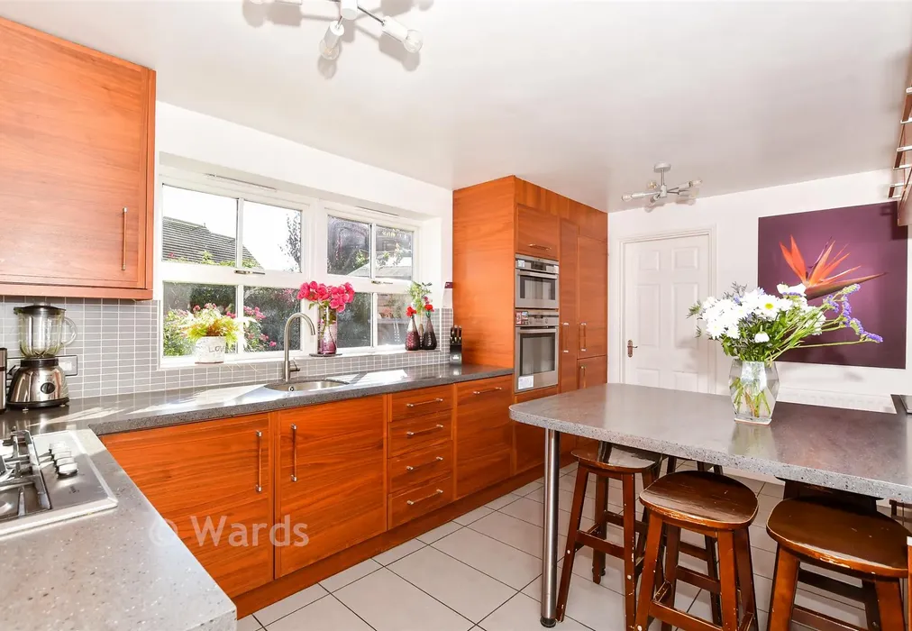 Kitchen - Anson Avenue, West Malling, Kent - Wards of Kent