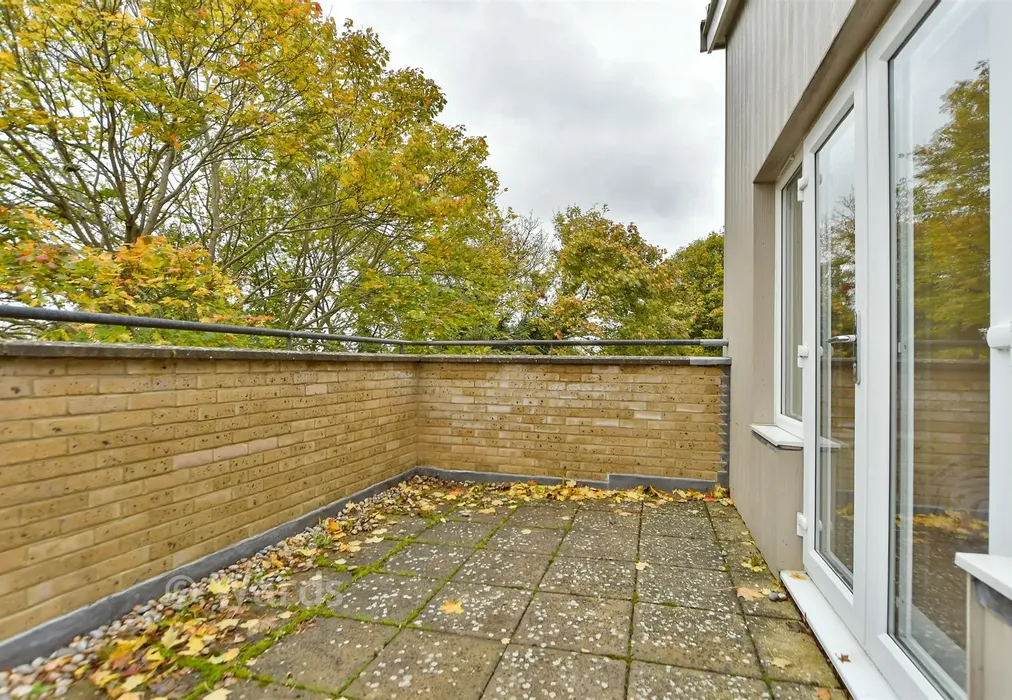 Balcony - Ward View, Chatham, Kent - Wards of Kent