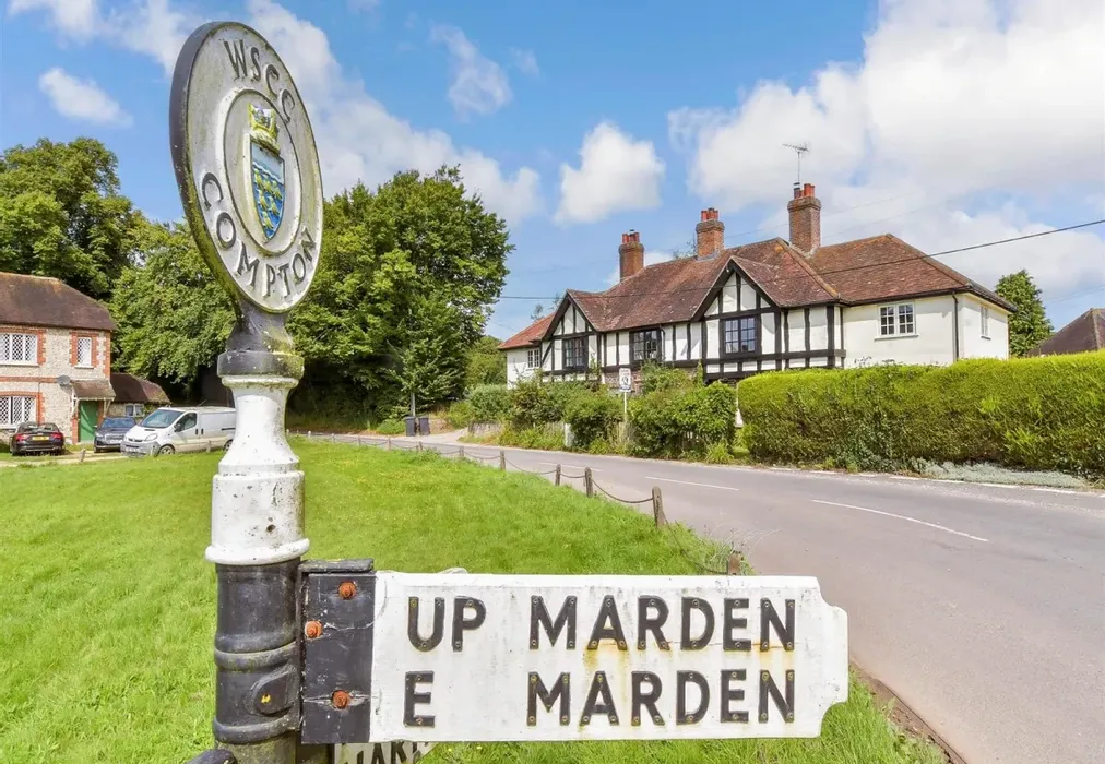 901GL8CU - Compton Chichester PO18 - Wards of Kent