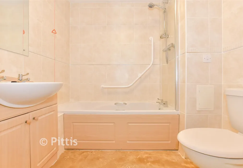 Bathroom - Old Westminster Lane, Newport, Isle of Wight - Wards of Kent