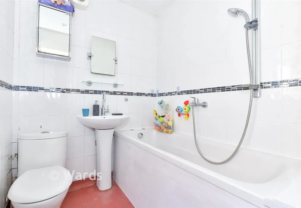 Bathroom - Gladstone Road, Penenden Heath, Maidstone, Kent - Wards of Kent