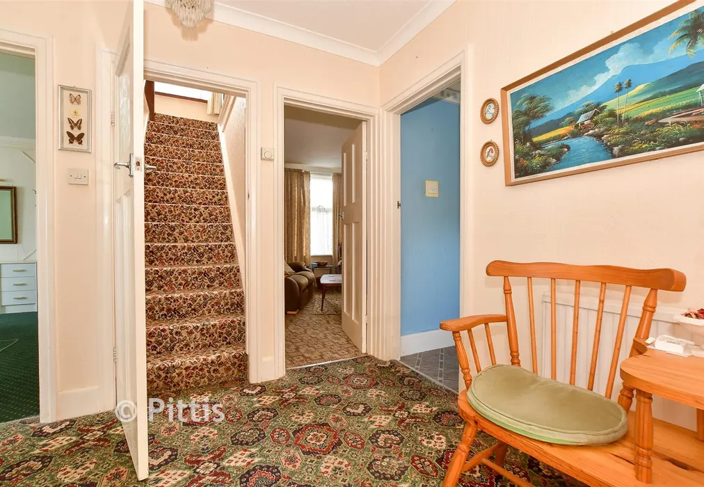 Internal Lifestyle Photograph - Copse Lane, Freshwater, Isle of Wight - Wards of Kent