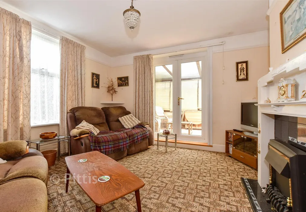 Sitting Room - Copse Lane, Freshwater, Isle of Wight - Wards of Kent