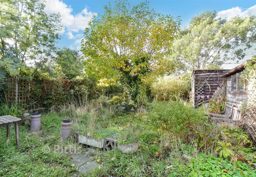Rear Garden - Copse Lane, Freshwater, Isle of Wight - Wards of Kent