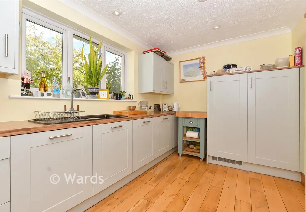 Kitchen - Victoria Road, Deal, Kent - Wards of Kent