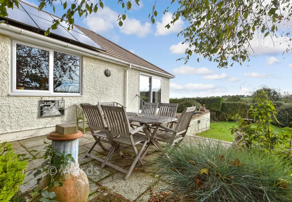 Front Garden - Victoria Road, Deal, Kent - Wards of Kent