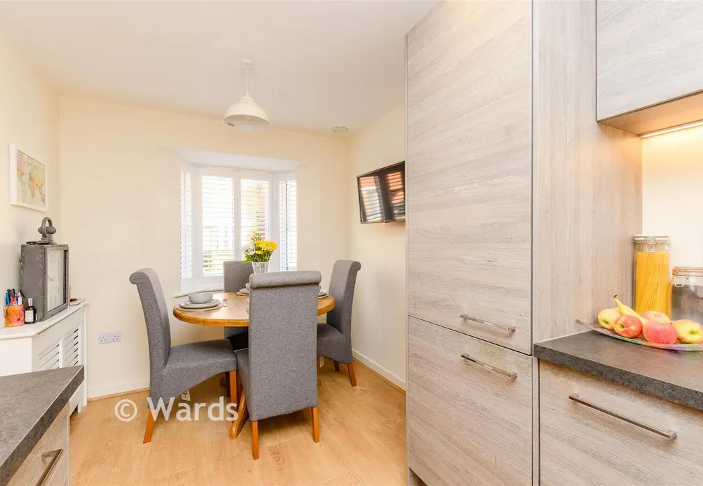 Kitchen - Hazelbourne Avenue, Sevenoaks, Kent - Wards of Kent