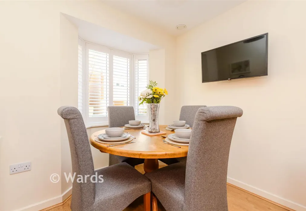 Kitchen - Hazelbourne Avenue, Sevenoaks, Kent - Wards of Kent