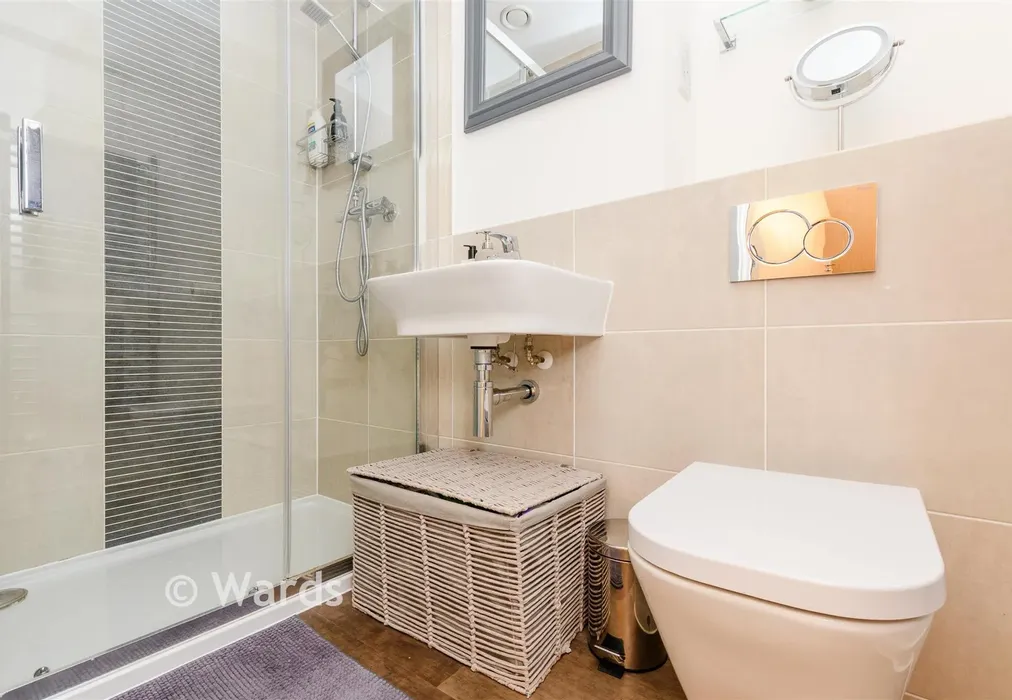 En-Suite - Hazelbourne Avenue, Sevenoaks, Kent - Wards of Kent