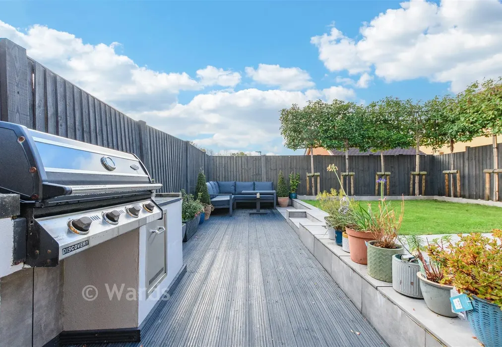 Rear Garden - Hazelbourne Avenue, Sevenoaks, Kent - Wards of Kent