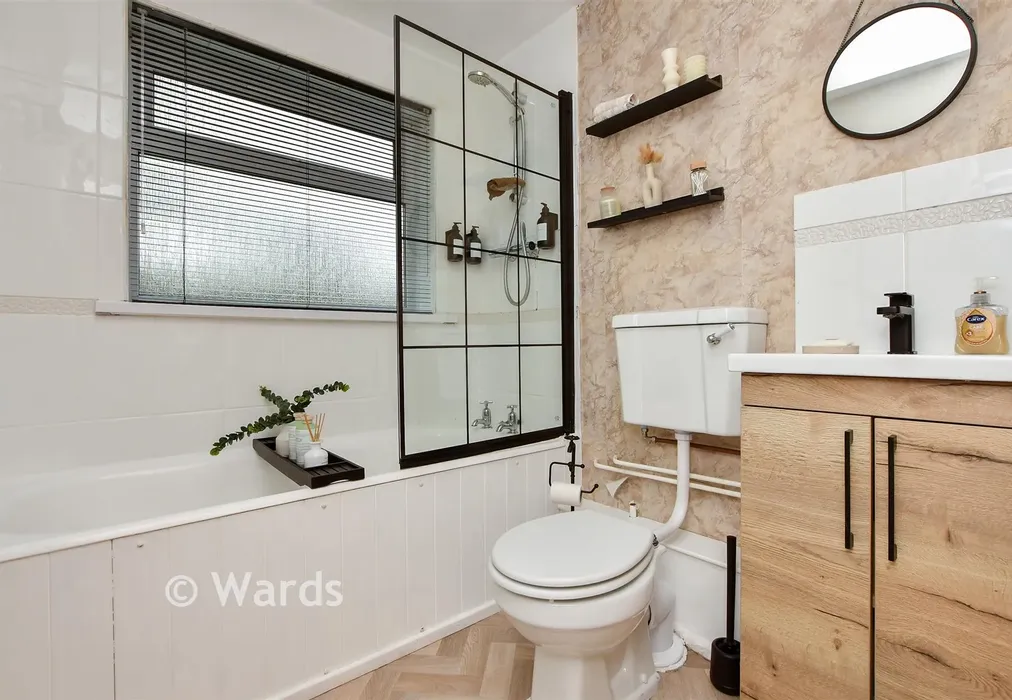 Bathroom - Linley Road, Broadstairs, Kent - Wards of Kent