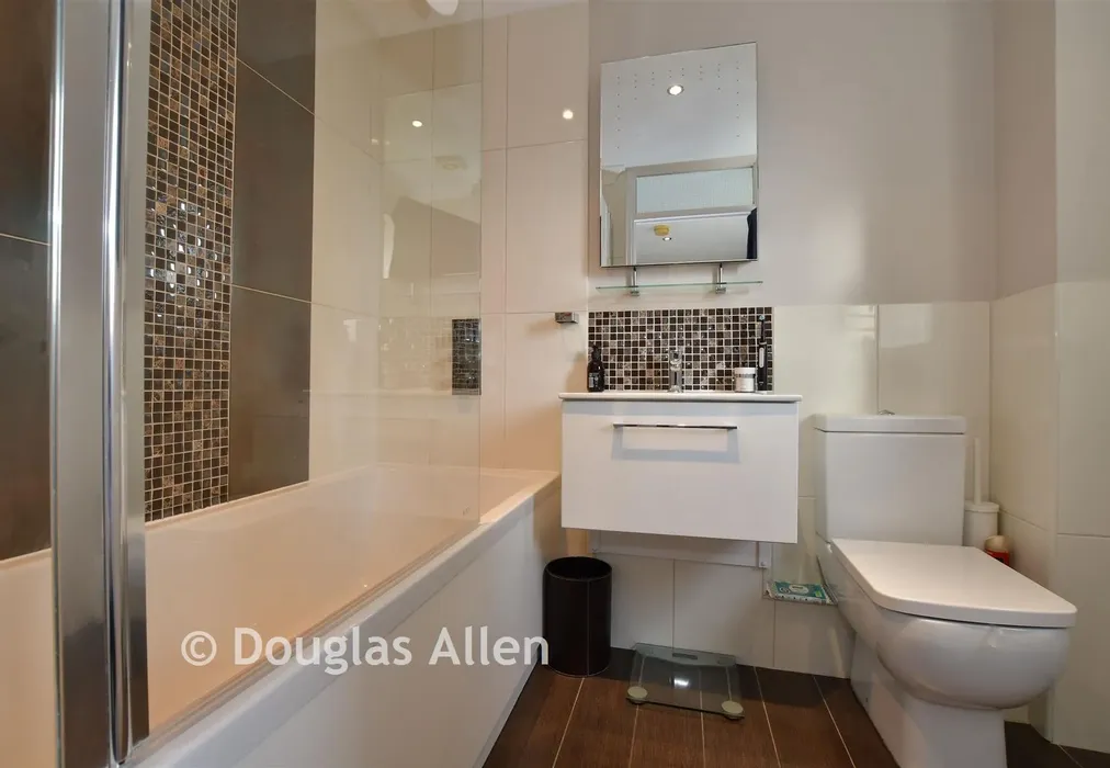 Bathroom - Blake Hall Drive, Wickford, Essex - Wards of Kent