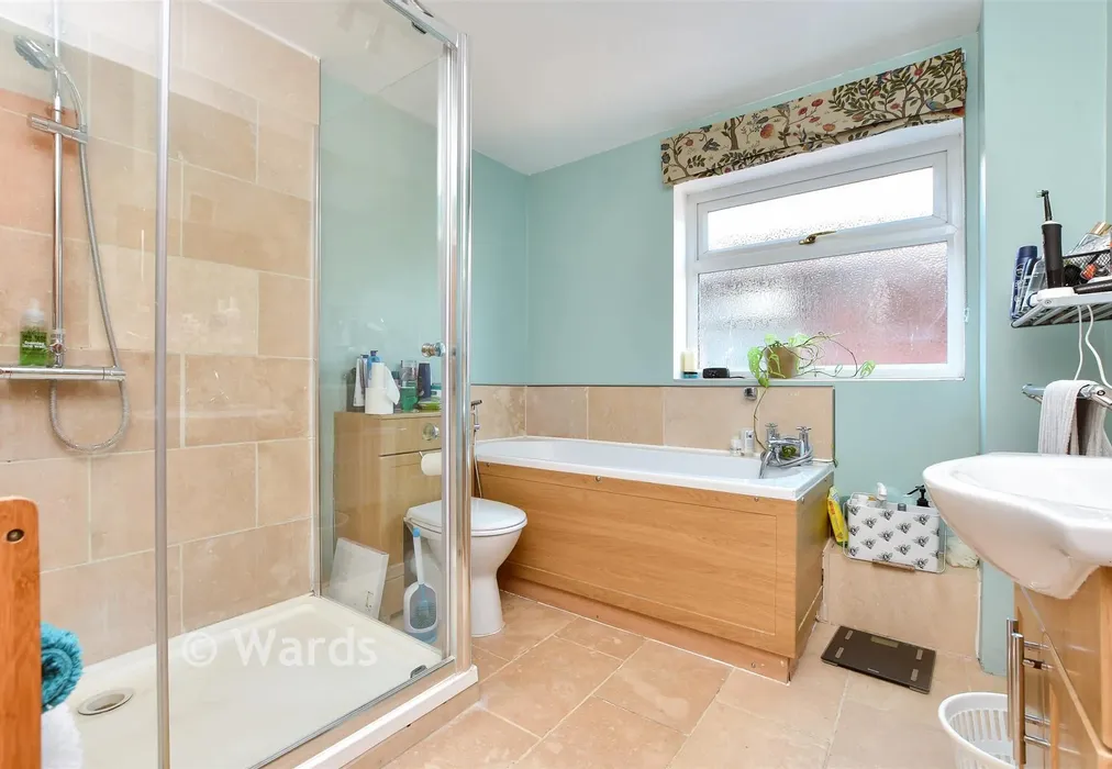 Bathroom - Stone Road, Broadstairs, Kent - Wards of Kent