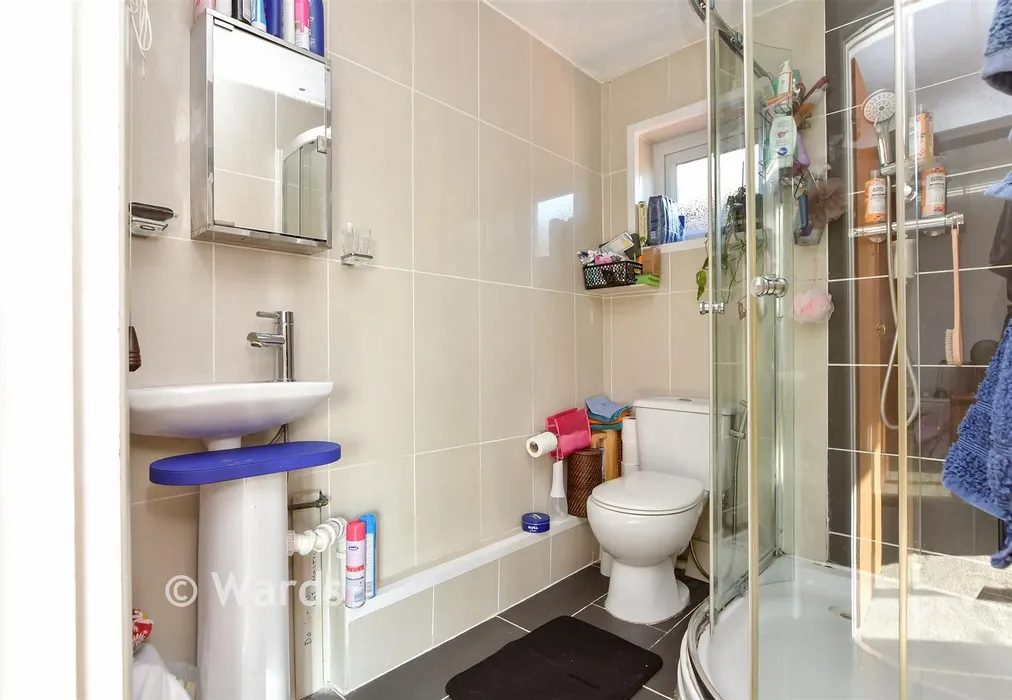 En-Suite - Stone Road, Broadstairs, Kent - Wards of Kent