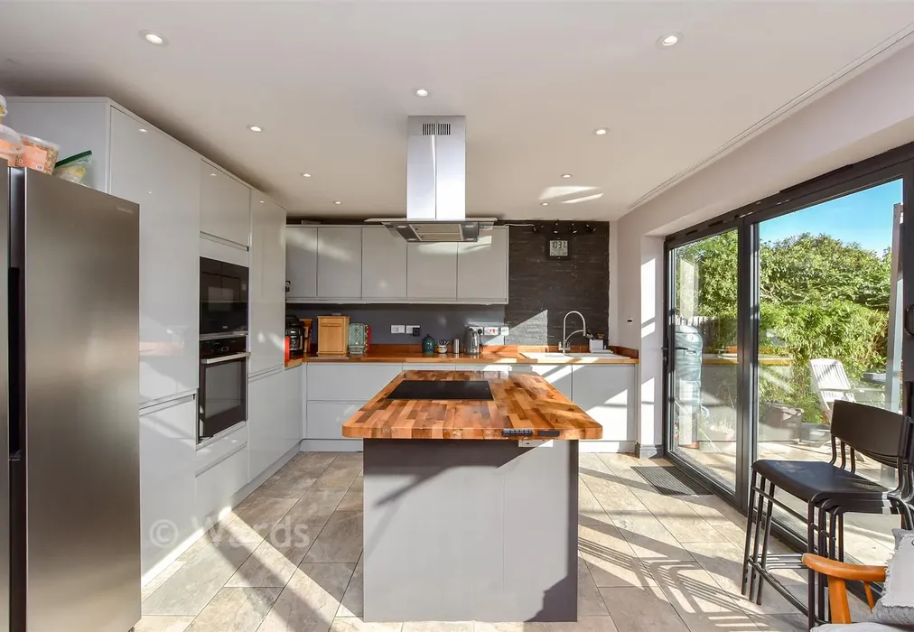 Kitchen - Stone Road, Broadstairs, Kent - Wards of Kent