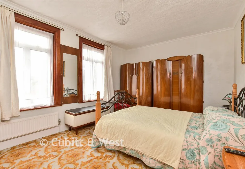 Bedroom 1 - Petlands Road, Haywards Heath, West Sussex - Wards of Kent