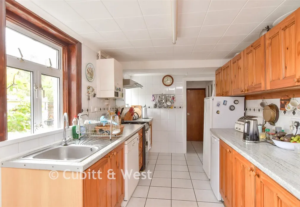 Kitchen - Petlands Road, Haywards Heath, West Sussex - Wards of Kent