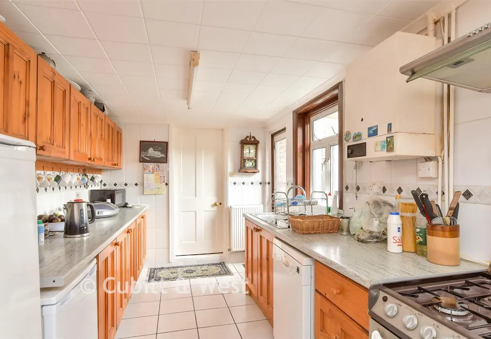 Kitchen - Petlands Road, Haywards Heath, West Sussex - Wards of Kent