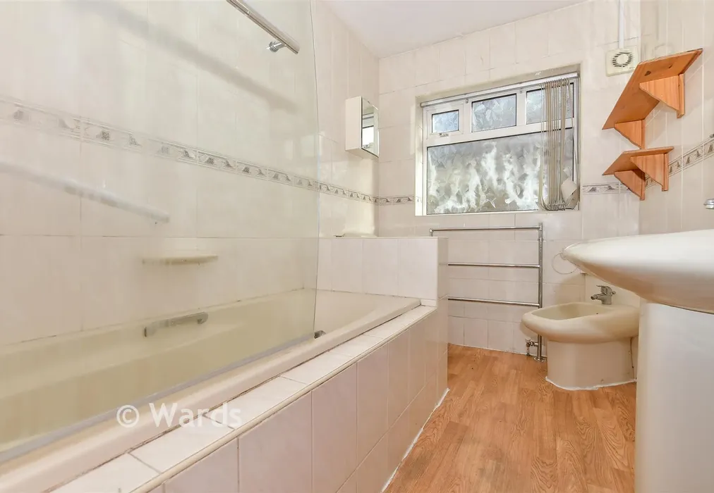 Bathroom - White Horse Lane, Otham, Maidstone, Kent - Wards of Kent