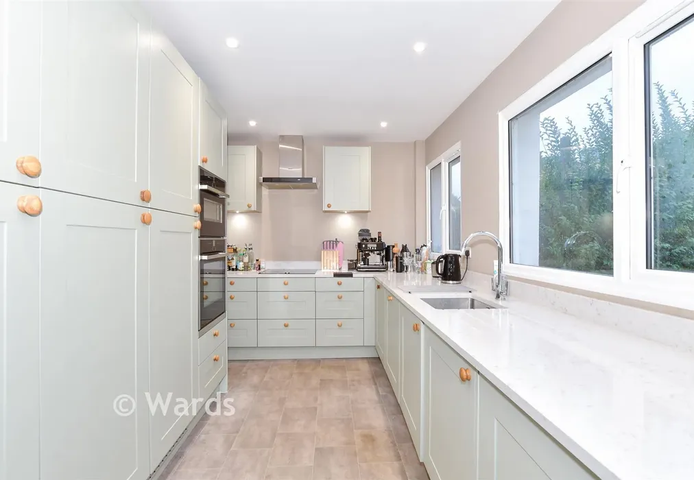 Kitchen - Old Tovil Road, Maidstone, Kent - Wards of Kent