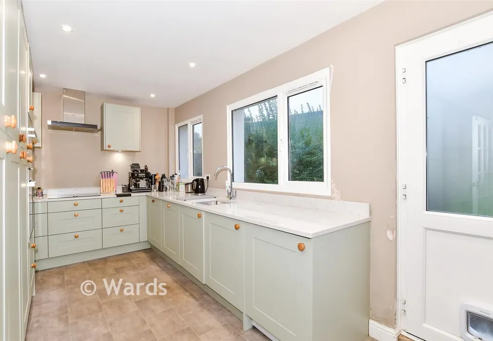 Kitchen - Old Tovil Road, Maidstone, Kent - Wards of Kent