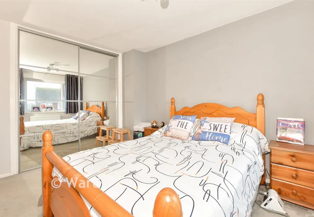 Bedroom 1 - Lambs Walk, Whitstable, Kent - Wards of Kent