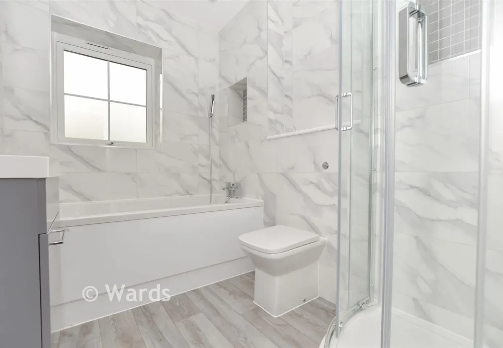 Bathroom - Dynamo Close, Headcorn, Ashford, Kent - Wards of Kent