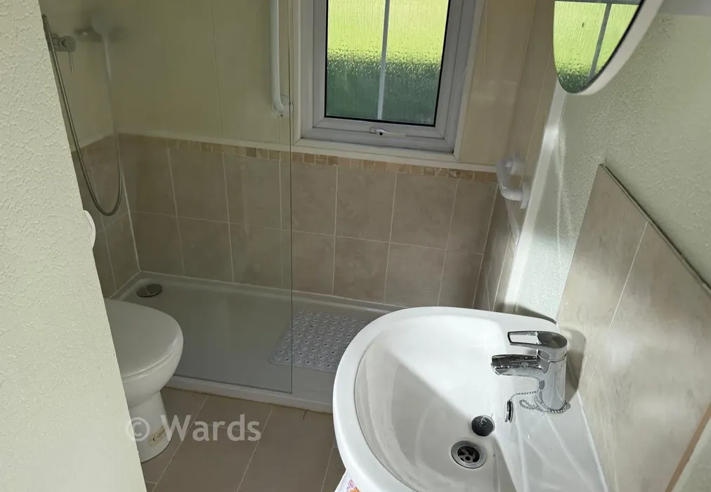 Bathroom - Riverside Park, East Farleigh, Maidstone, Kent - Wards of Kent