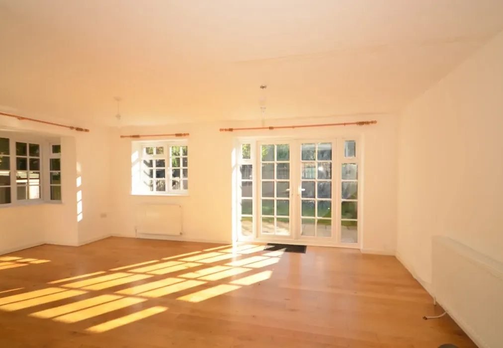 Living Room 1 - Spiro Close Pulborough RH20 - Wards of Kent