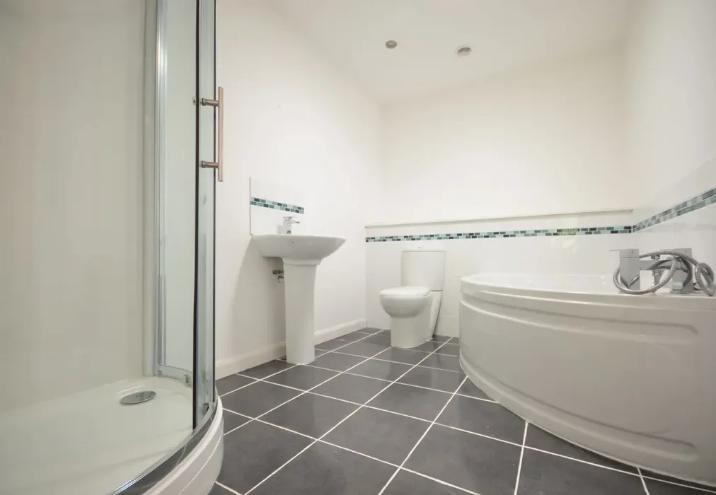 Bathroom 1 - Spiro Close Pulborough RH20 - Wards of Kent