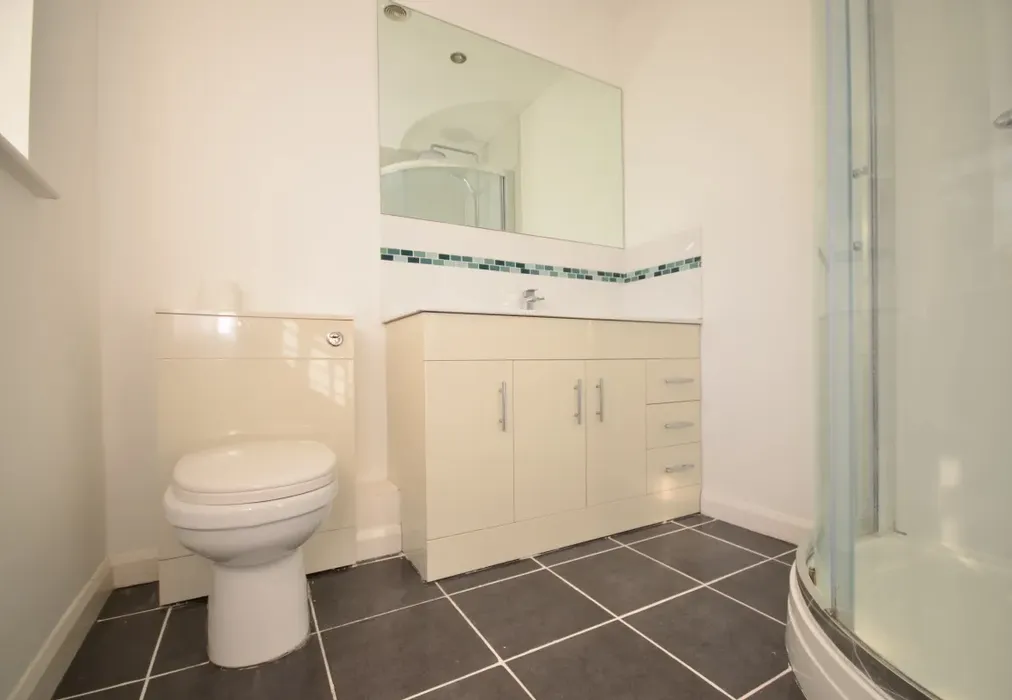 En-suite - Spiro Close Pulborough RH20 - Wards of Kent