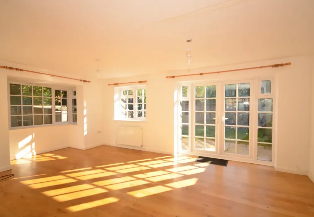 Living room 2 - Spiro Close Pulborough RH20 - Wards of Kent