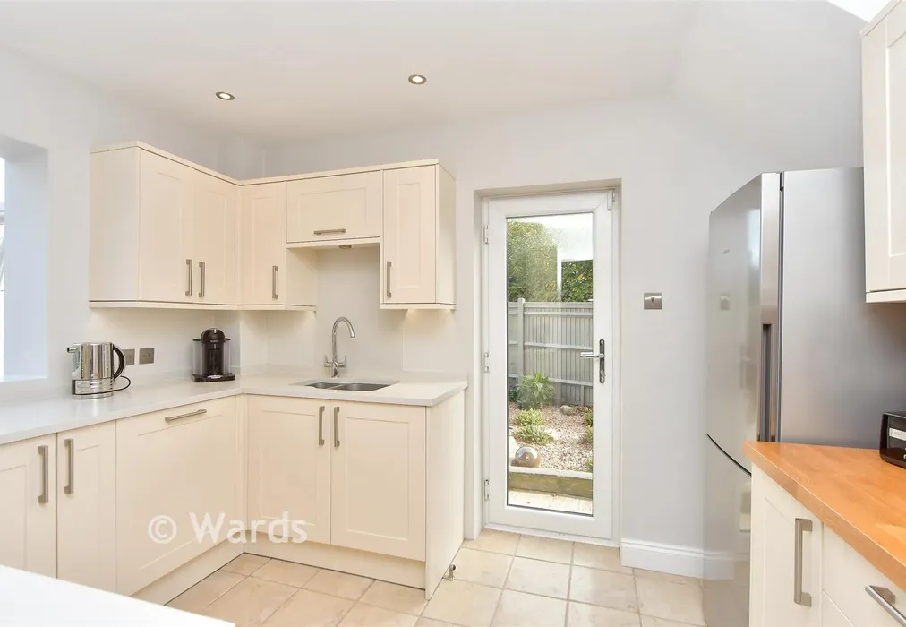 Kitchen - Edmund Close, Meopham, Kent - Wards of Kent
