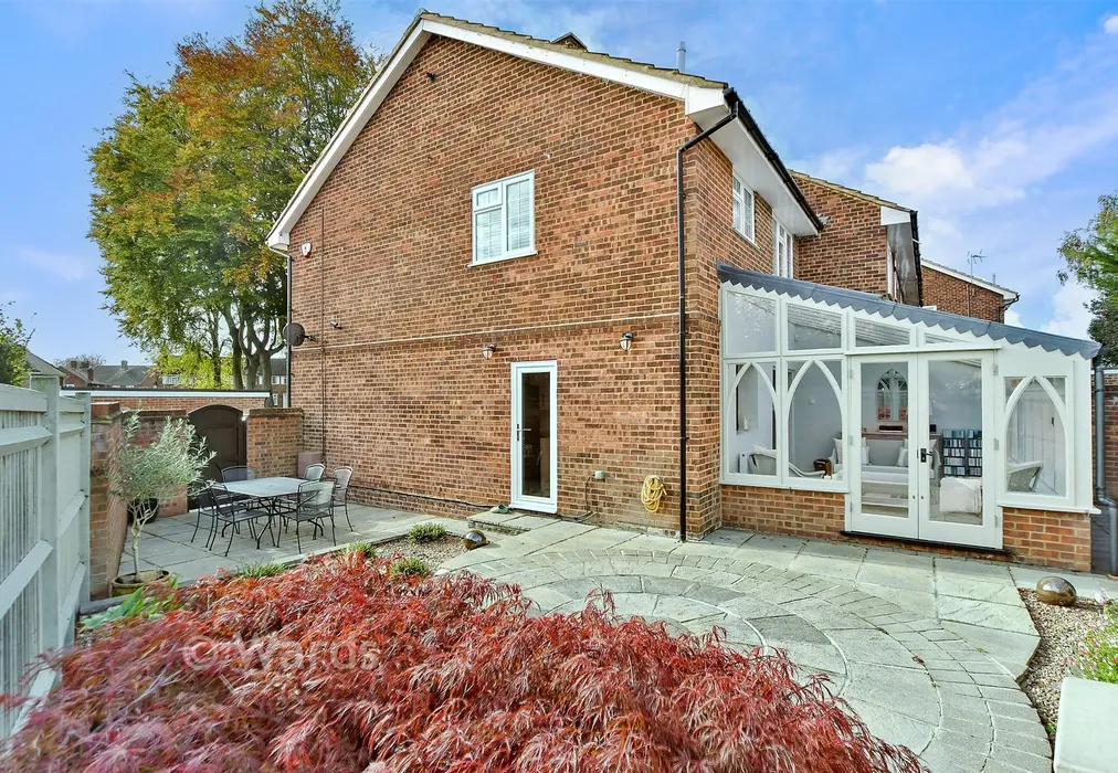 Rear Garden - Edmund Close, Meopham, Kent - Wards of Kent