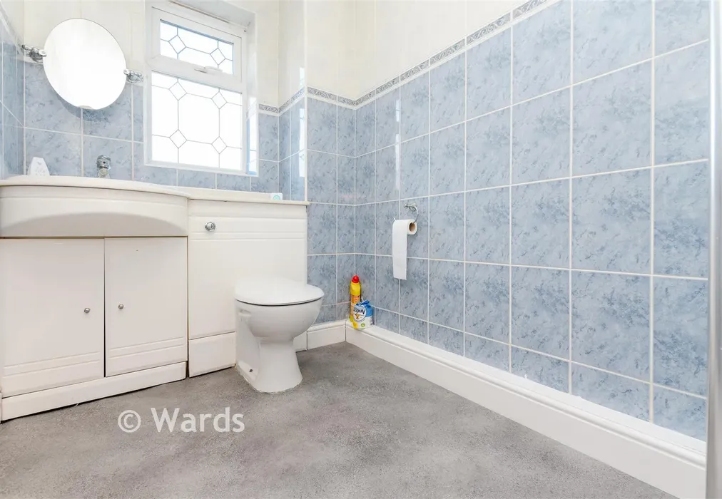 Bathroom - Milton Road, Swanscombe, Kent - Wards of Kent