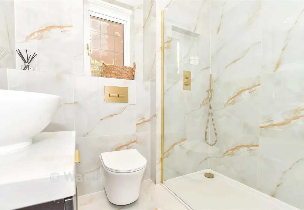 En-Suite Shower Room - Lenham Road, Kingswood, Maidstone, Kent - Wards of Kent