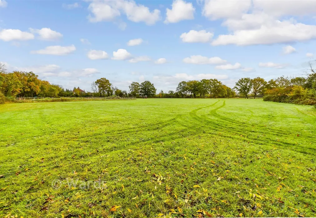 Front Garden - Pike Fish Lane, Paddock Wood, Tonbridge, Kent - Wards of Kent