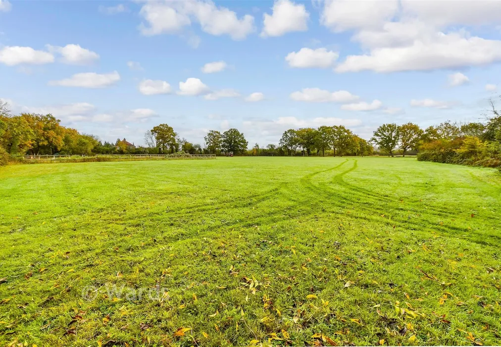Front Garden - Pike Fish Lane, Paddock Wood, Tonbridge, Kent - Wards of Kent