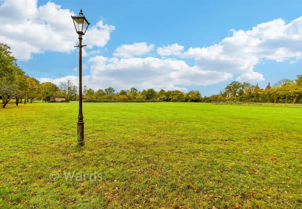 Front Garden - Pike Fish Lane, Paddock Wood, Tonbridge, Kent - Wards of Kent
