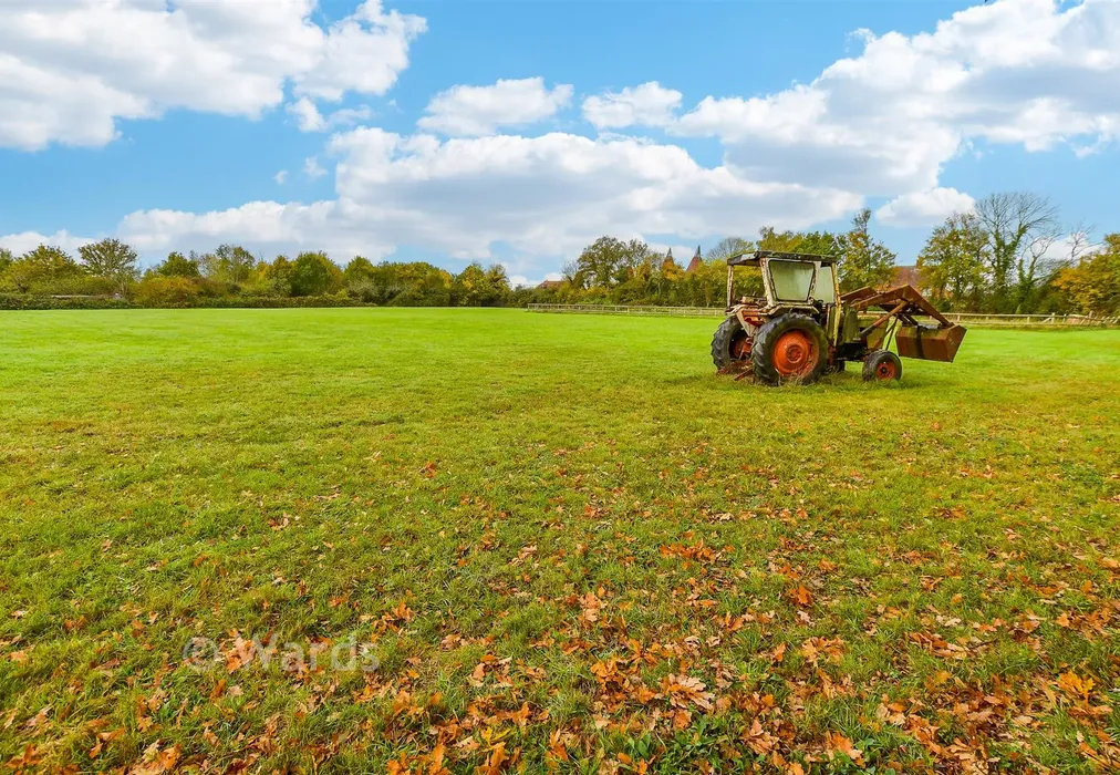 Front Garden - Pike Fish Lane, Paddock Wood, Tonbridge, Kent - Wards of Kent